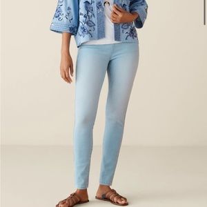 Soft Surroundings The Ultimate Denim Pull-on Skinny Light Wash Jeans, size XS